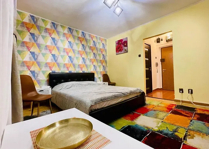 Cozy Victoriei Square